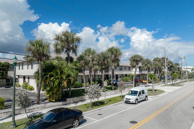 Cedar Crest Apartments