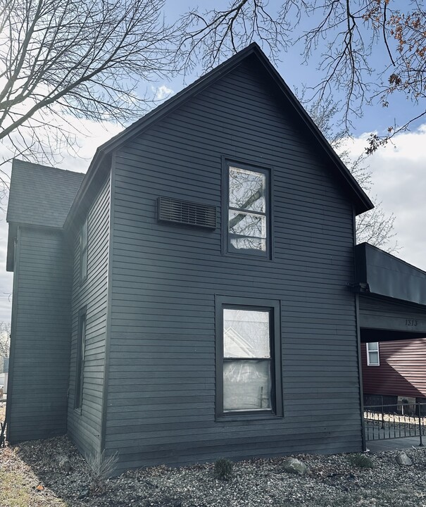 1313 Edgar Ave, Unit 4 in Mattoon, IL - Foto de edificio