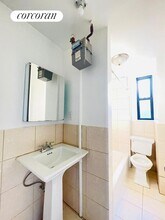 180 Borinquen Pl in Brooklyn, NY - Building Photo - Building Photo