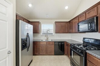 119 Bayliss St in Hutto, TX - Building Photo - Building Photo