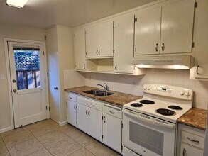 282 Monroe Dr, Unit #1 in Mountain View, CA - Foto de edificio - Building Photo