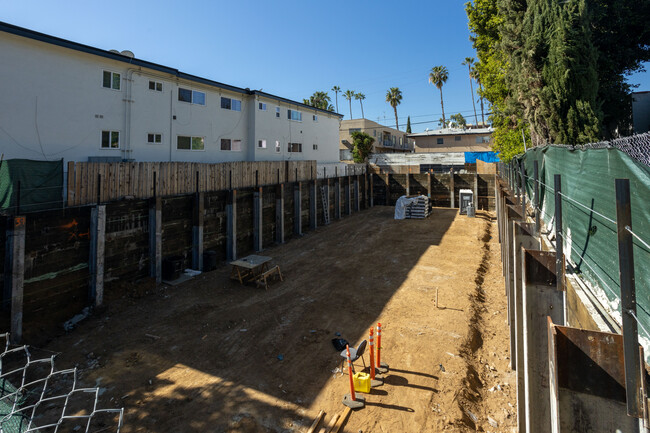 1011 N Ogden Dr in West Hollywood, CA - Foto de edificio - Building Photo