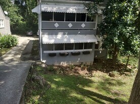 1083 Atlantic Dr in Atlanta, GA - Building Photo