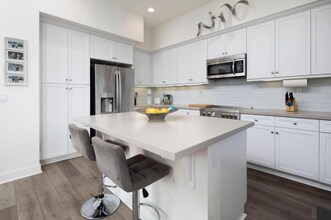 1134 Sea Glass Way in Oceanside, CA - Foto de edificio - Building Photo