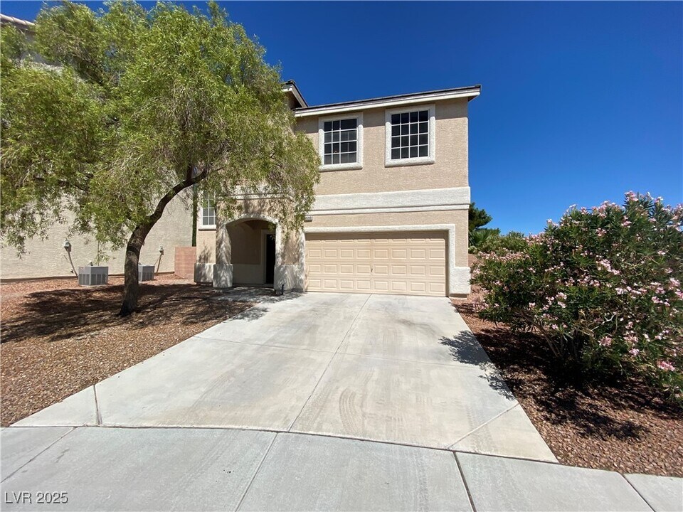 5680 Arrow Tree St in Las Vegas, NV - Building Photo