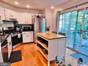 12298 Granada Way in Woodbridge, VA - Building Photo - Building Photo