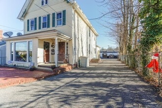 58 New St in Huntington, NY - Building Photo - Building Photo