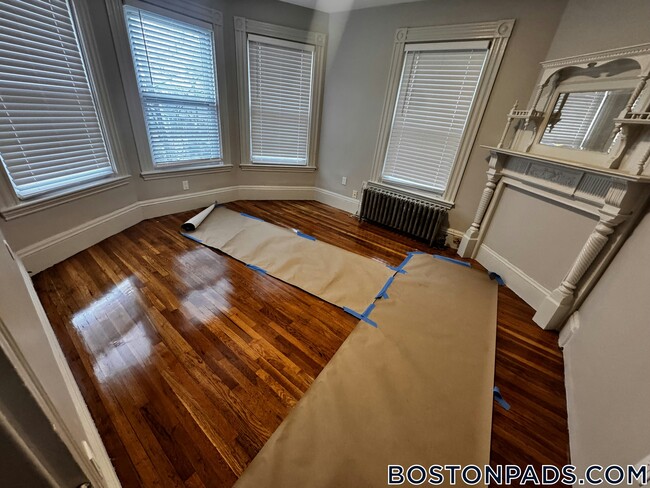 8 Harvest St in Boston, MA - Building Photo - Building Photo