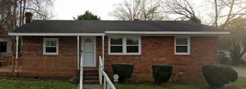 402 E Stronach Ave in Zebulon, NC - Building Photo
