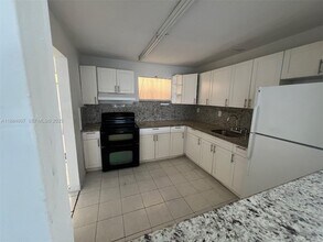 887 W 29th St in Hialeah, FL - Building Photo - Building Photo
