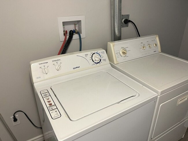 259 Sidney St in Quinte West, ON - Building Photo - Building Photo