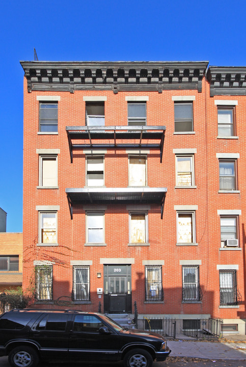 203 Luquer St 8 in Brooklyn, NY - Building Photo