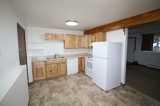 710 Dogwood St in Anchorage, AK - Building Photo - Building Photo