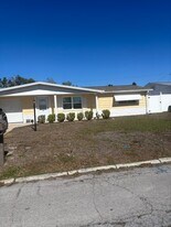 4853 Manor Dr in New Port Richey, FL - Building Photo