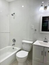 725 NE 126th St in North Miami, FL - Building Photo - Building Photo