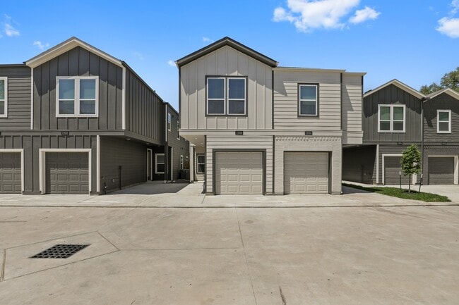 13513 Axel Ln