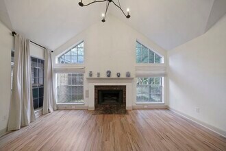 31 Silver Canyon Pl in Spring, TX - Foto de edificio - Building Photo