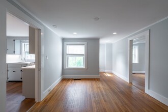 42 Forest St-Unit -2 in Lexington, MA - Foto de edificio - Building Photo