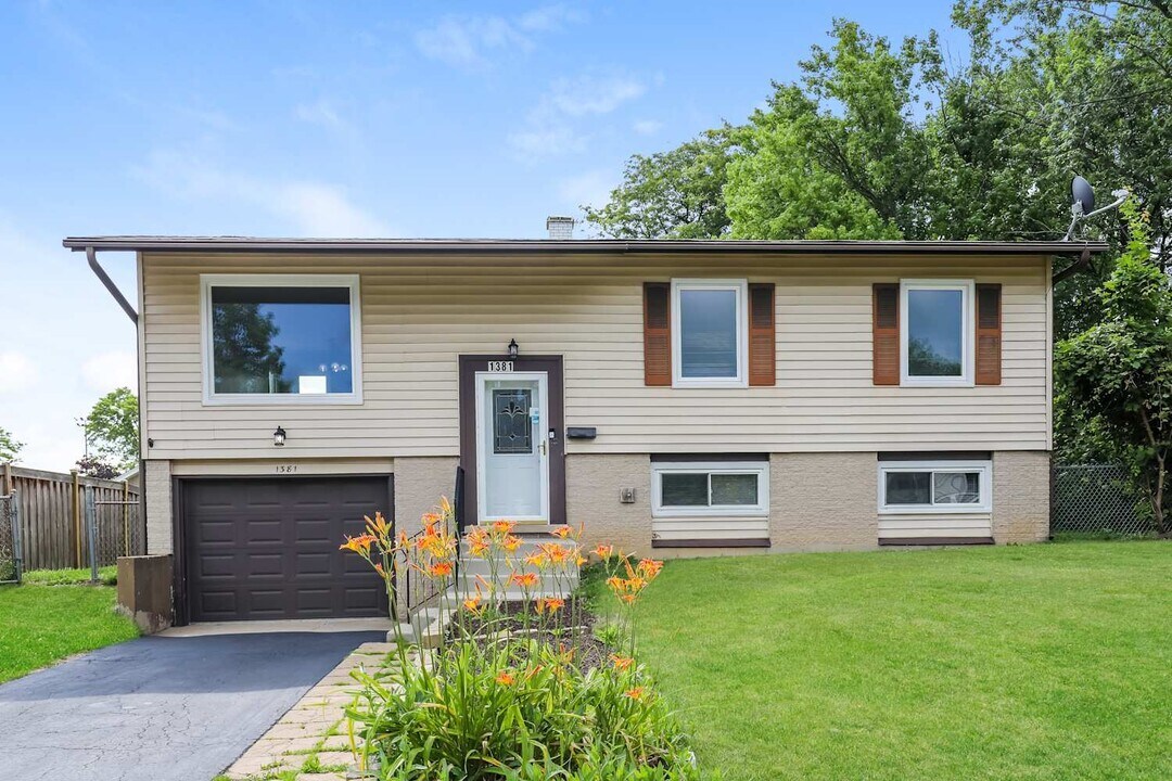 1381 Alberta Ct in Glendale Heights, IL - Building Photo