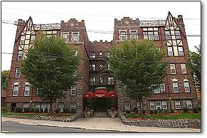 Manchester Arms in Leonia, NJ - Foto de edificio - Building Photo