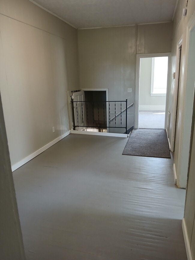 134 E 4th St, Unit #2 in Oswego, NY - Building Photo - Building Photo