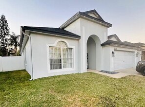 5225 Villagebrook Dr in Wesley Chapel, FL - Building Photo - Building Photo