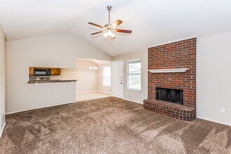 616 Cumberland Dr in Burleson, TX - Foto de edificio - Building Photo