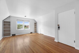 1456 W Irving Park Rd, Unit 2 in Chicago, IL - Building Photo - Building Photo
