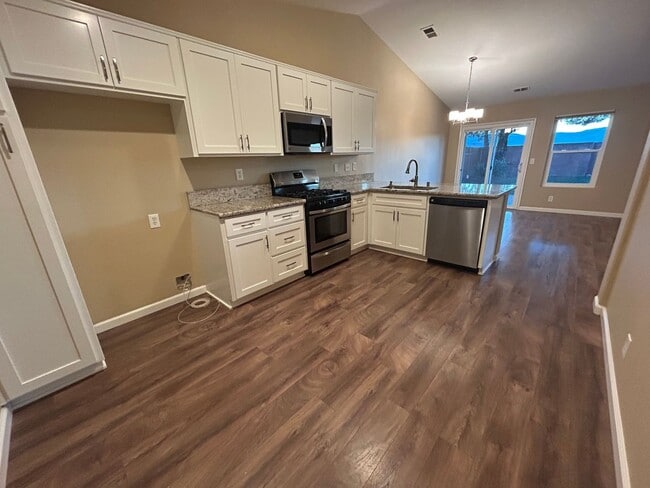 2360 Valley View Rd in Hollister, CA - Building Photo - Building Photo