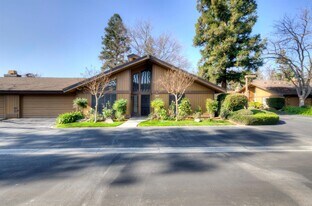 6260 N Palm Ave in Fresno, CA - Building Photo