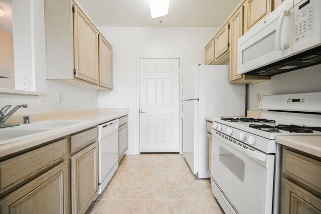 7107 S Durango Dr in Las Vegas, NV - Building Photo - Building Photo