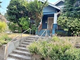 3832-3834-3834 N Albina Ave in Portland, OR - Building Photo
