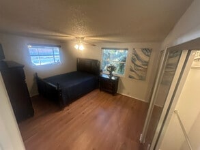 5016 62nd St N in Kenneth City, FL - Foto de edificio - Building Photo