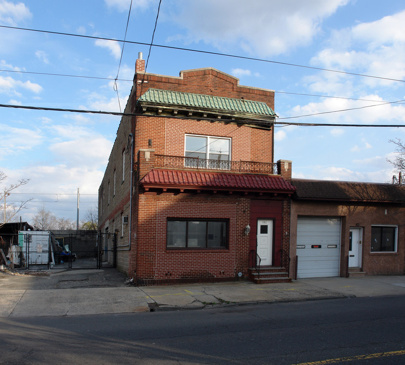 192 Avenue E in Bayonne, NJ - Building Photo