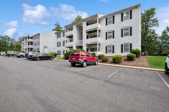 Woodgate in Charlottesville, VA - Foto de edificio - Building Photo
