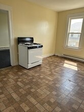 1511 Pembroke St, Unit 6 in Bridgeport, CT - Building Photo - Building Photo