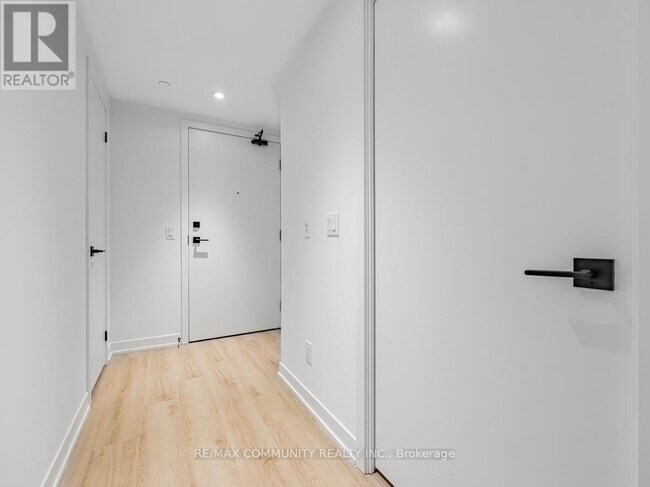 319-3319 Jarvis St in Toronto, ON - Building Photo - Building Photo