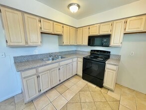 3330 Cambridge St in Las Vegas, NV - Building Photo - Building Photo