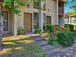 7925 Charter Oak Ln in Charlotte, NC - Foto de edificio - Building Photo