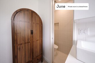 Private bedroom in 4 bed/4 bath Home in Brooklyn, NY - Building Photo - Building Photo