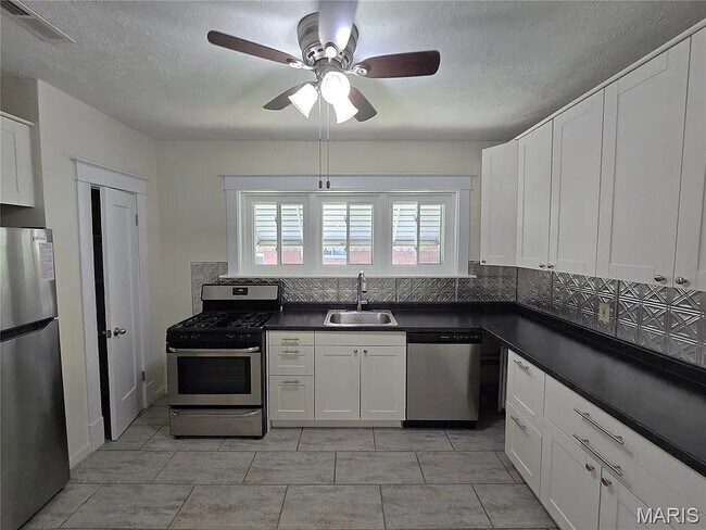 7333 Lindell Blvd in University City, MO - Building Photo - Building Photo