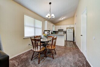 2206 Whiteoak Cir in Norman, OK - Building Photo - Building Photo