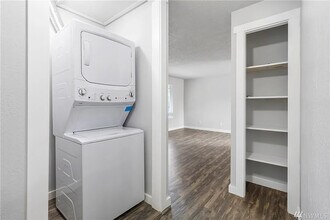 Westland Apartments in Lakewood, WA - Foto de edificio - Building Photo