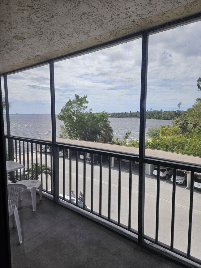 3490 N Key Dr, Unit Waterfront condo in North Fort Myers, FL - Building Photo - Building Photo