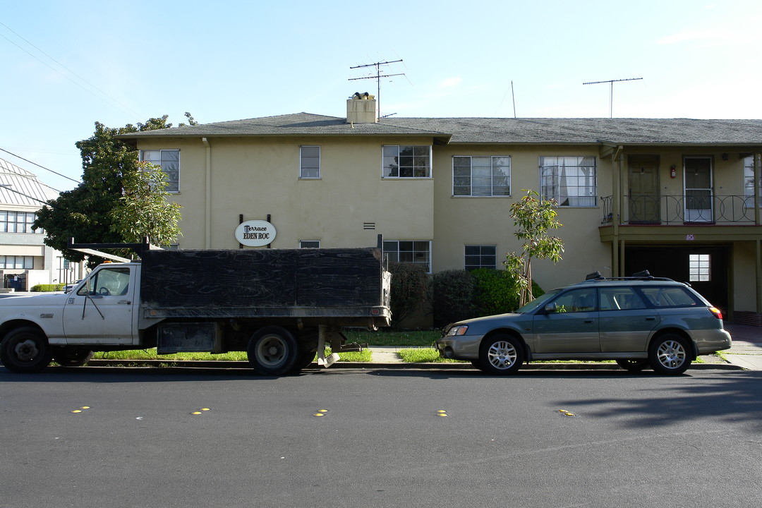 101 Arch St in Redwood City, CA - Building Photo