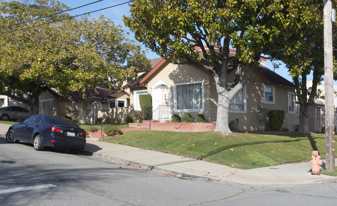 200-202 Poplar Ave in San Bruno, CA - Building Photo