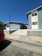 506 McKellar Cir, Unit 4 in Las Vegas, NV - Building Photo - Building Photo
