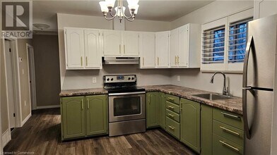 77 Blackwood Crescent in Hamilton, ON - Building Photo - Building Photo