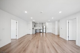 369 18th Ave in Newark, NJ - Building Photo - Building Photo