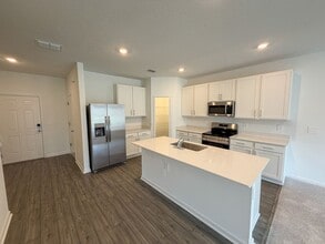 5461 NW 22nd Dr in Gainesville, FL - Building Photo - Building Photo